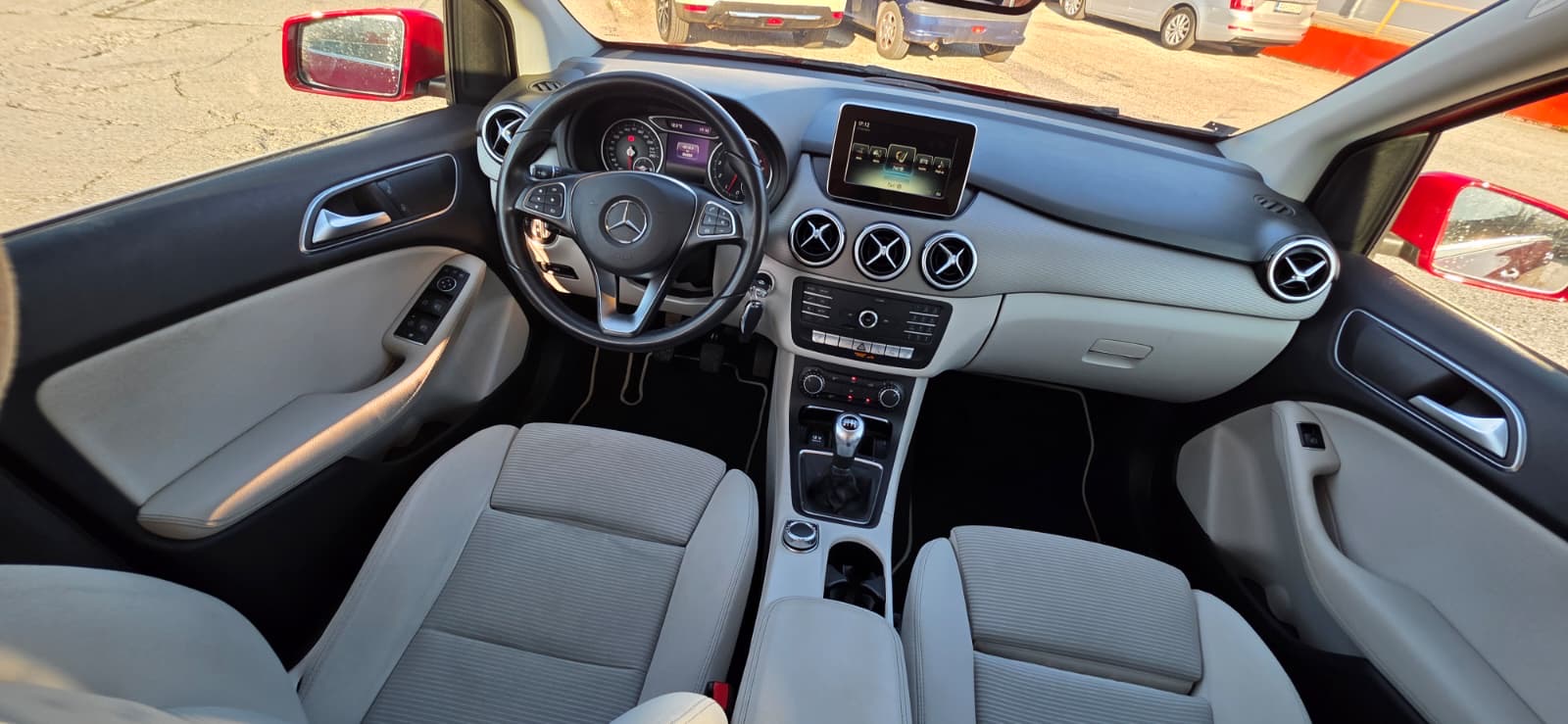 
								Mercedes-Benz B200 full									
