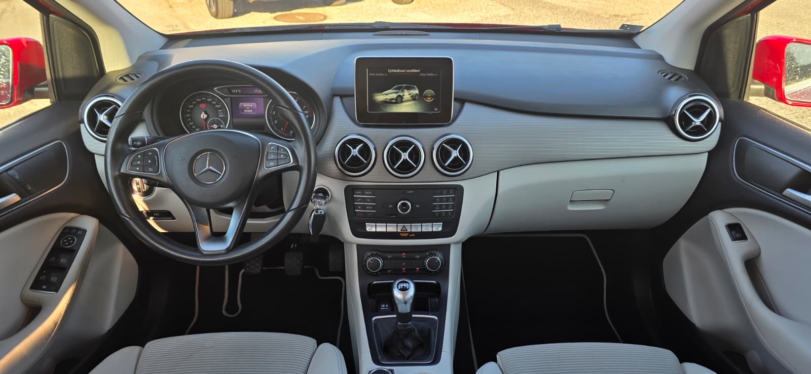 
								Mercedes-Benz B200 full									