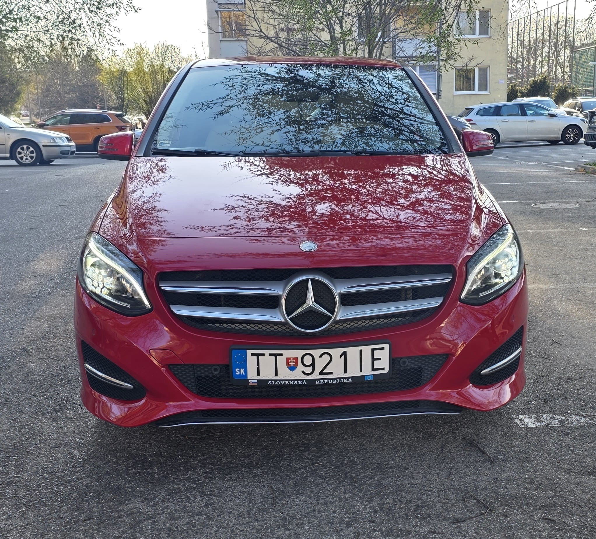 
								Mercedes-Benz B200 full									