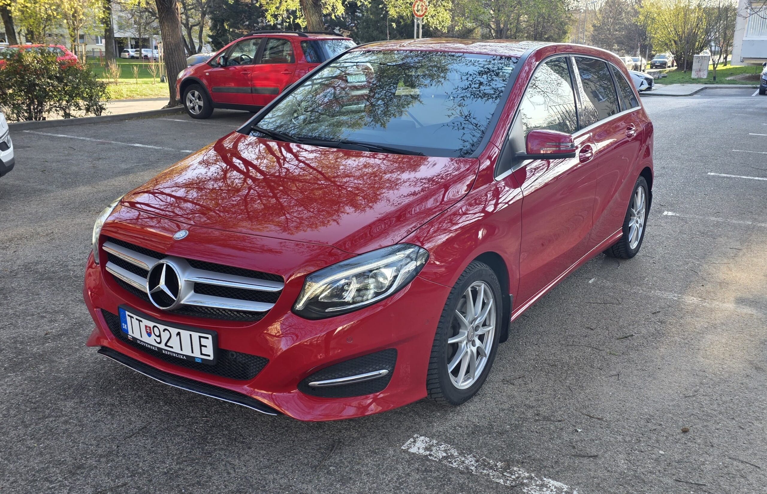 
								Mercedes-Benz B200 full									