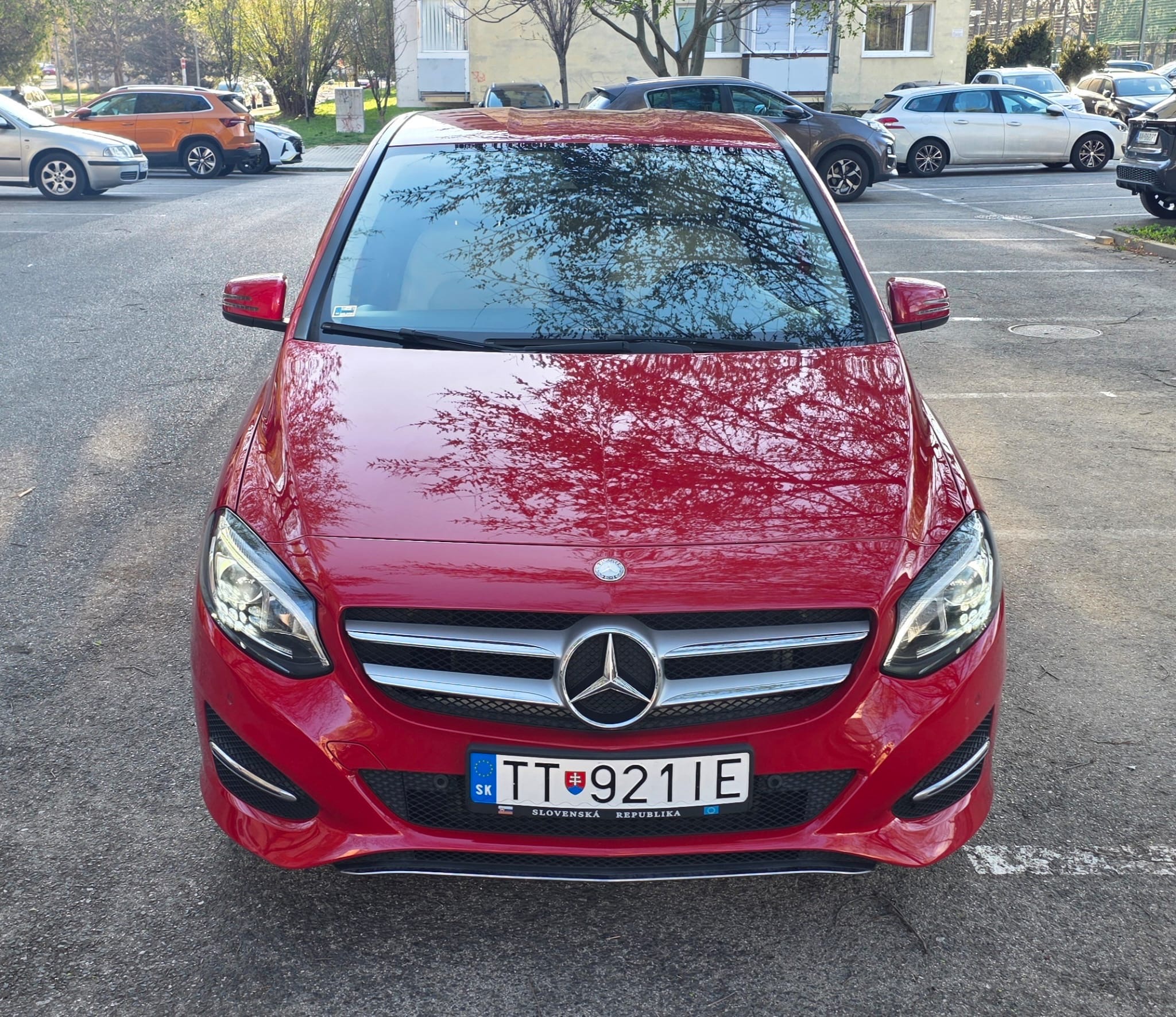 
								Mercedes-Benz B200 full									