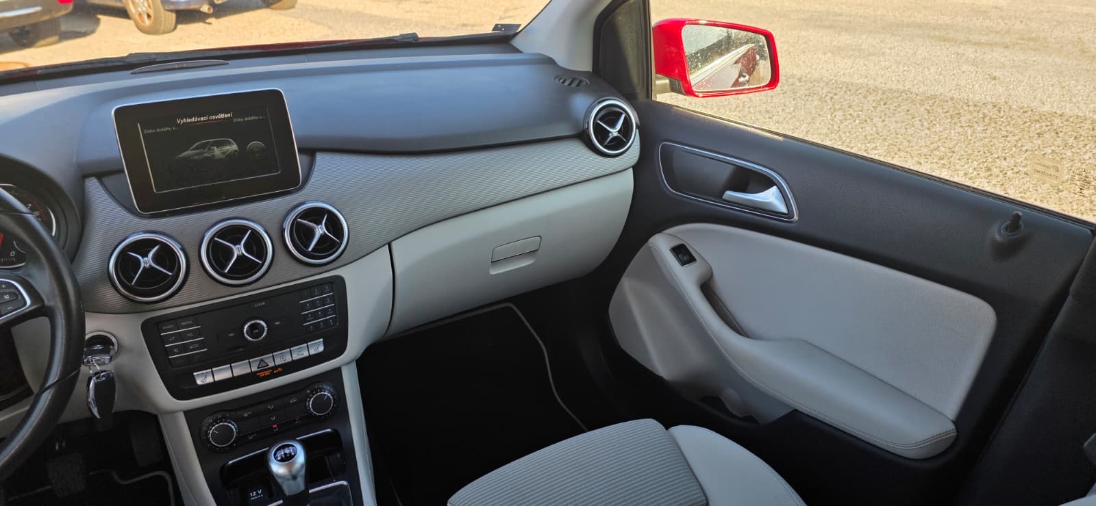 
								Mercedes-Benz B200 full									