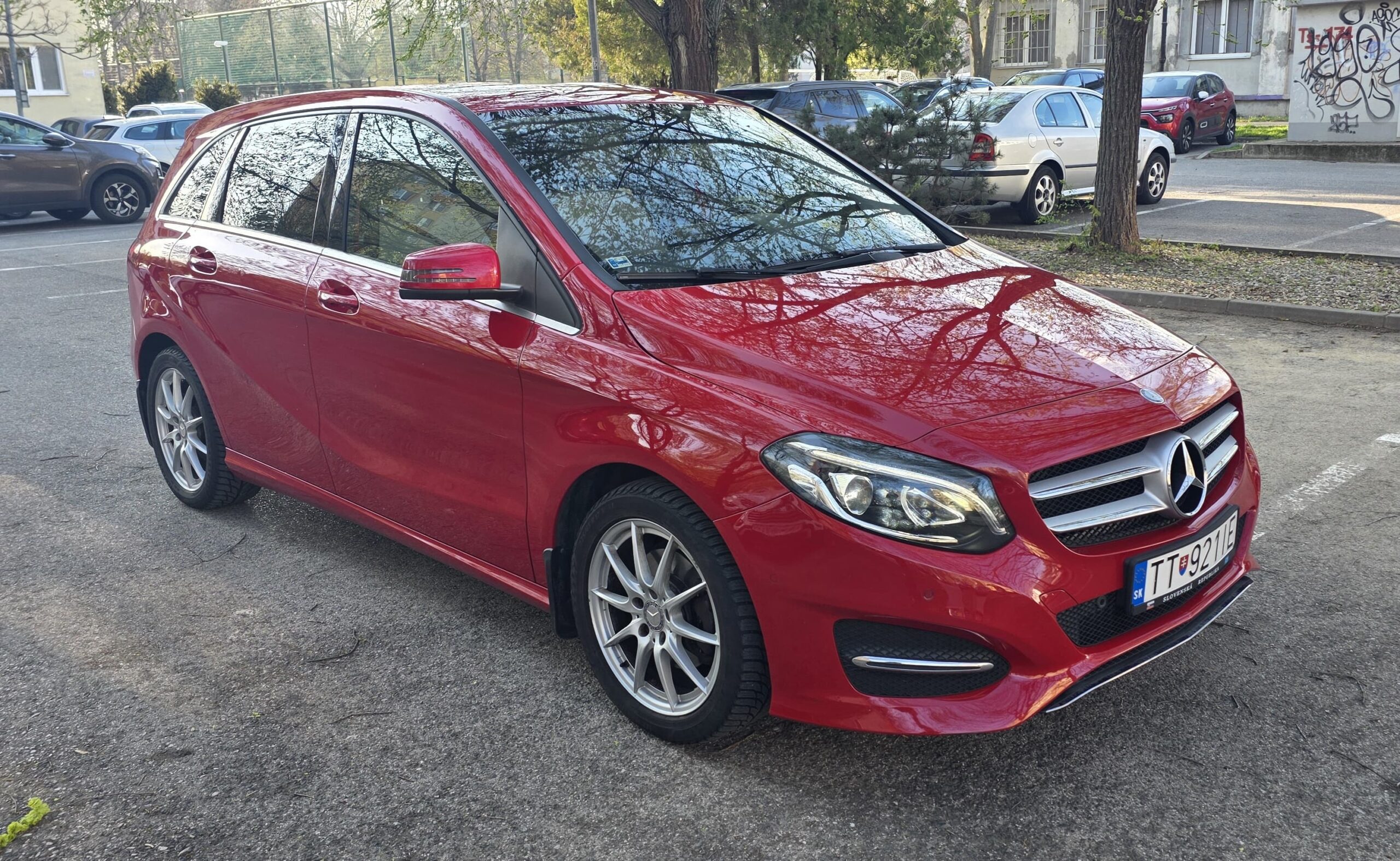 
								Mercedes-Benz B200 full									