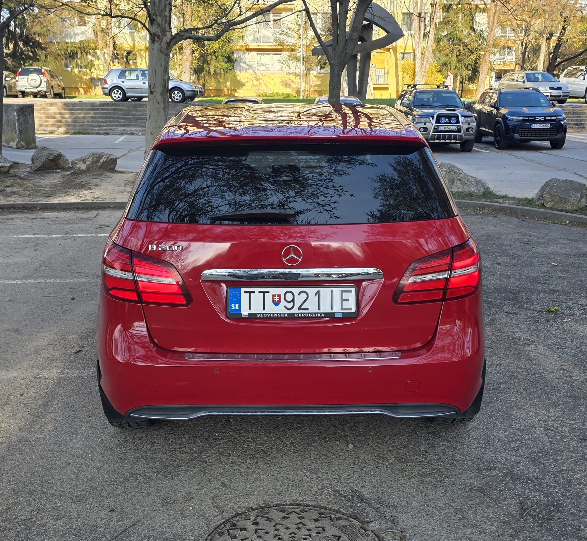 
								Mercedes-Benz B200 full									