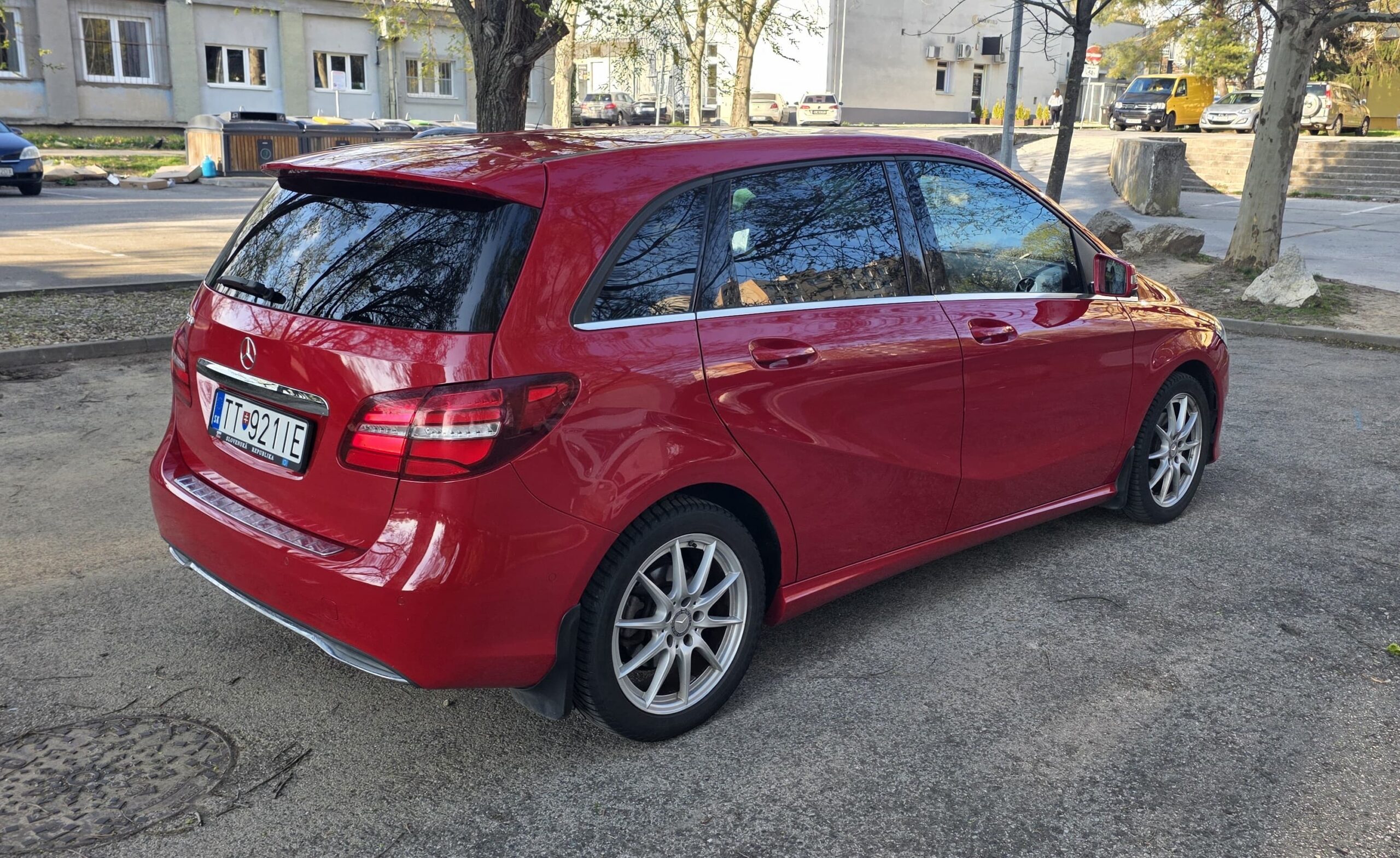 
								Mercedes-Benz B200 full									