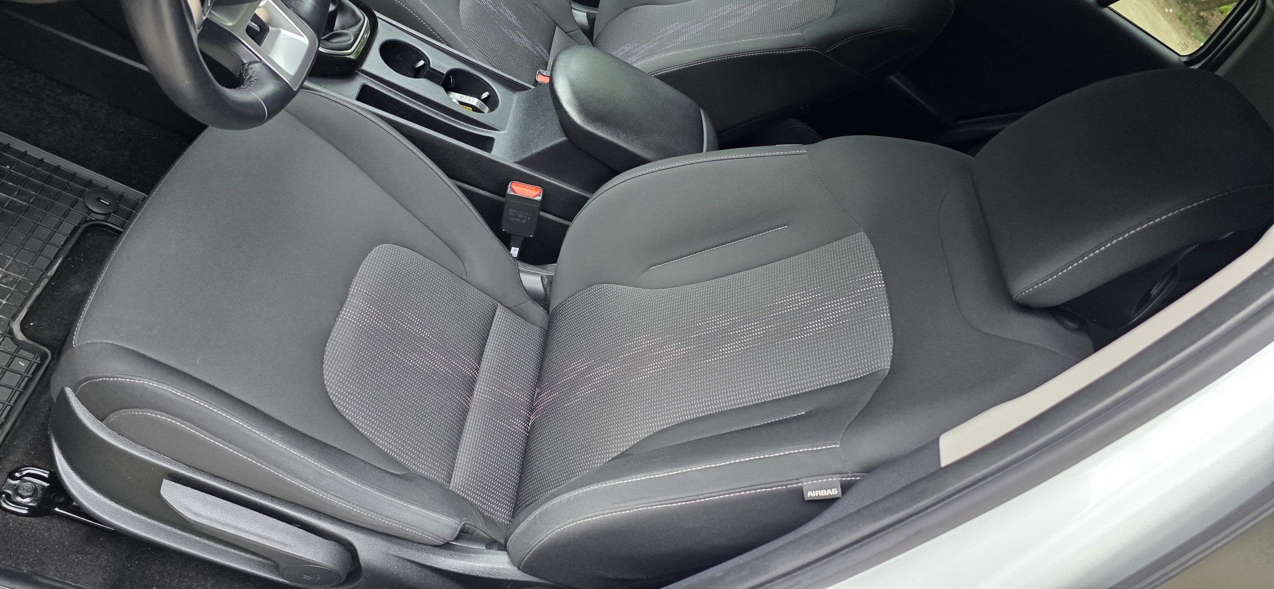 
								KIA SPORTAGE full									