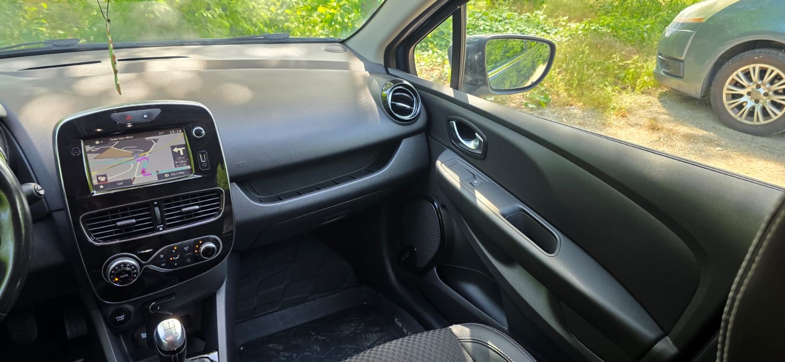 
								Renault Clio full									