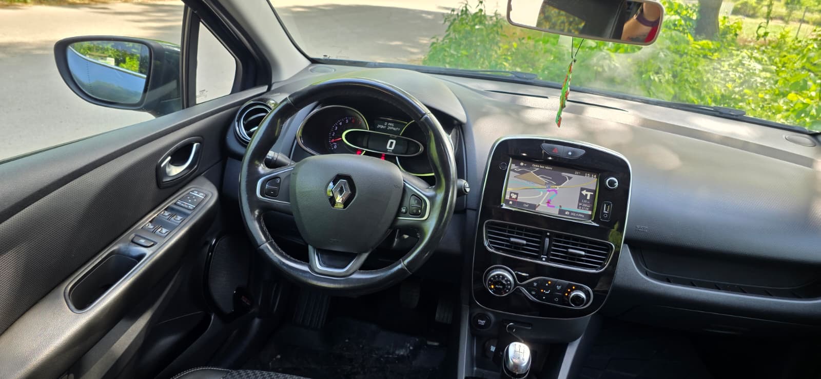 
								Renault Clio full									