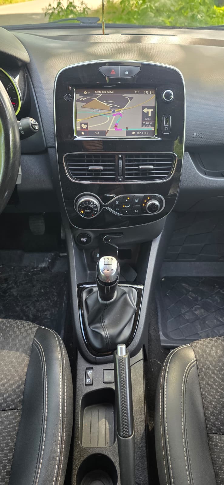 
								Renault Clio full									