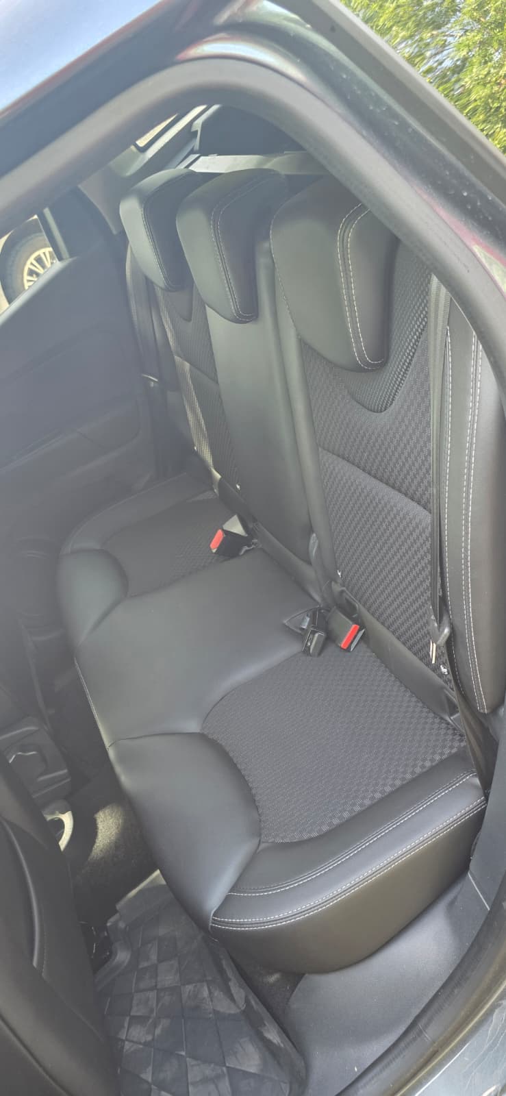
								Renault Clio full									