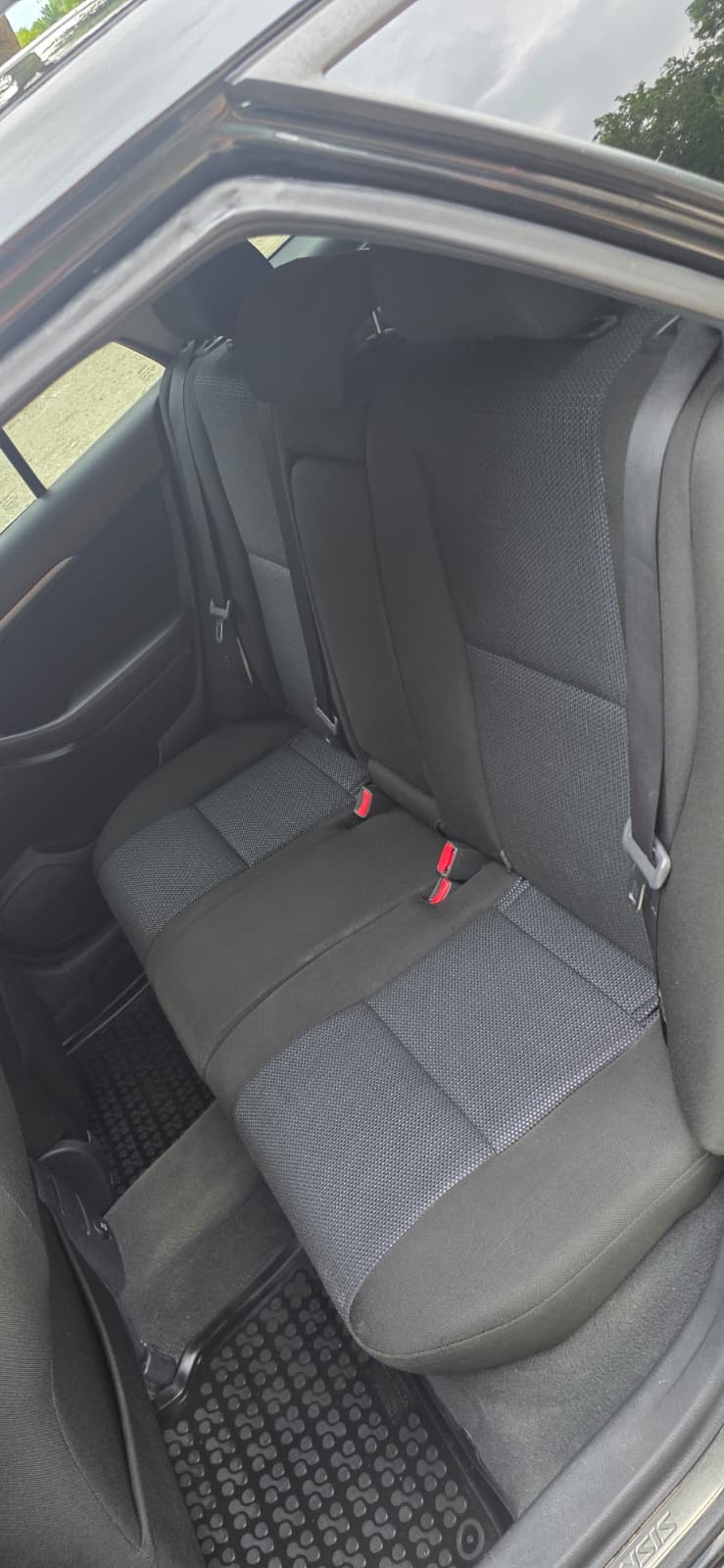 
								Toyota Avensis full									