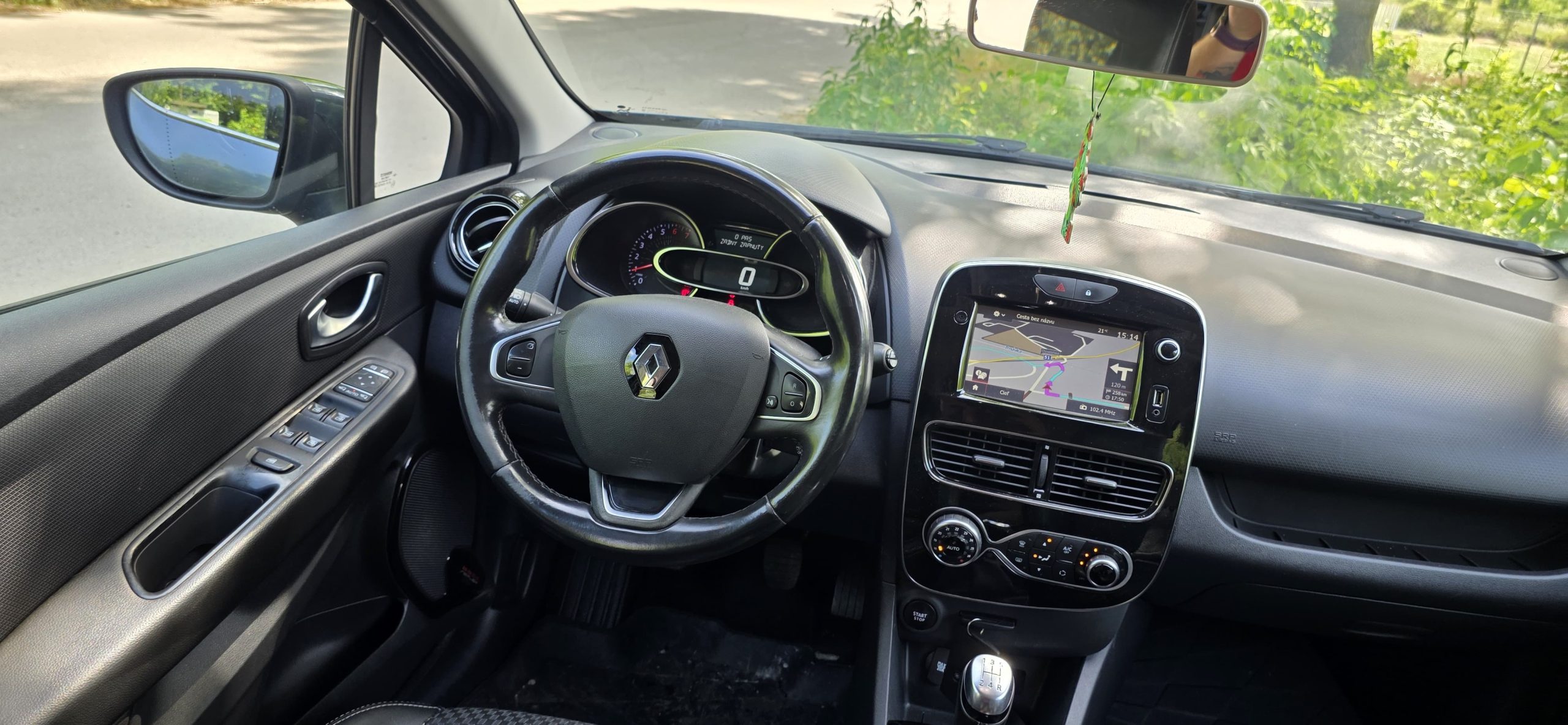 
								Renault Clio full									