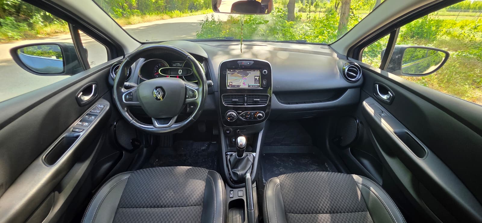 
								Renault Clio full									