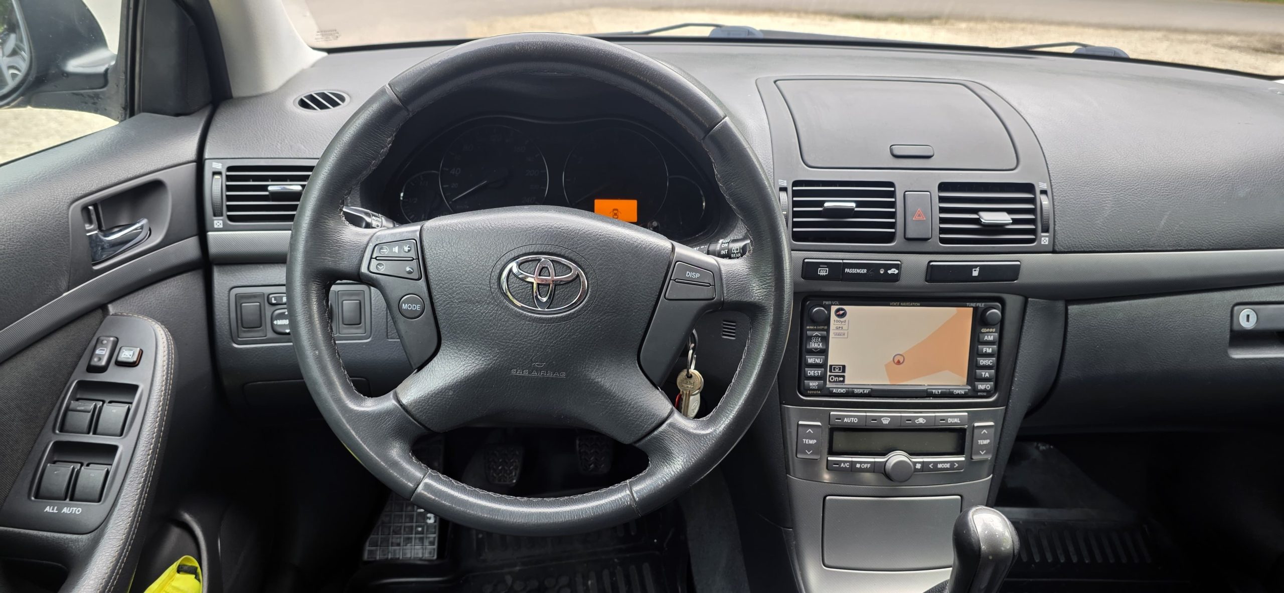 
								Toyota Avensis full									