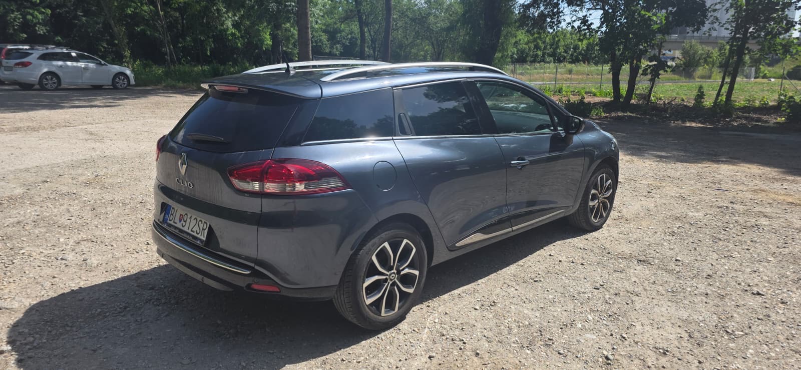 
								Renault Clio full									