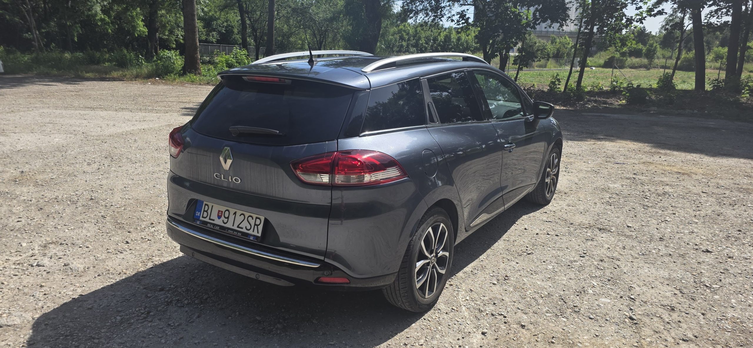 
								Renault Clio full									