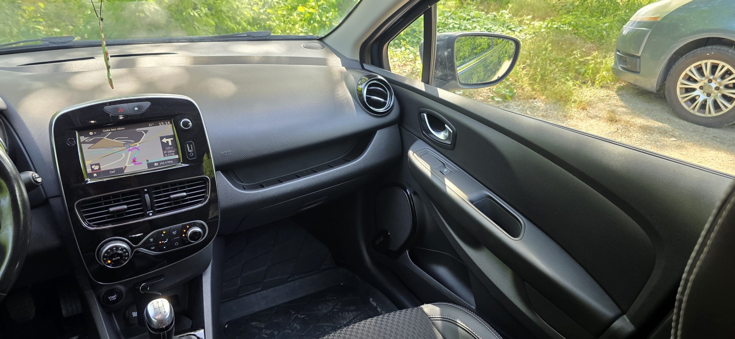 
								Renault Clio full									