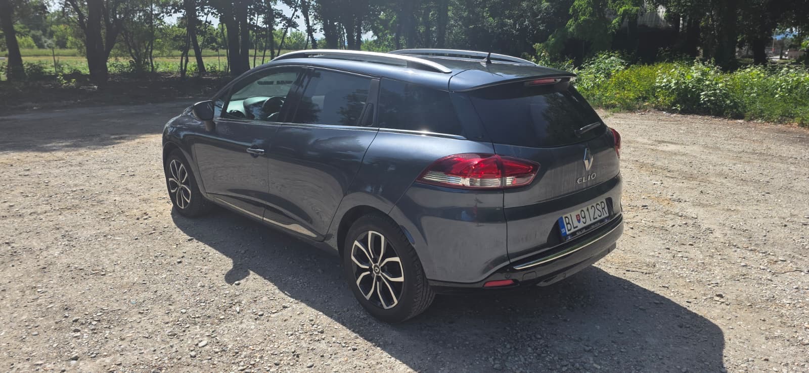 
								Renault Clio full									