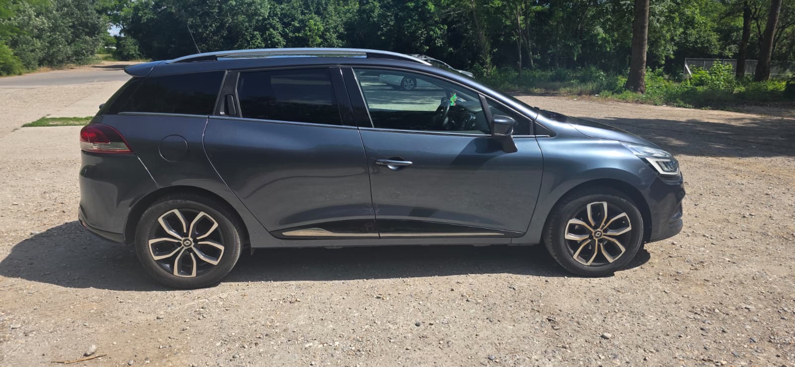 
								Renault Clio full									