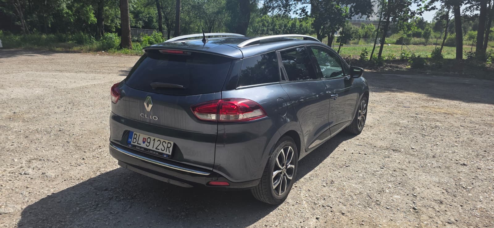 
								Renault Clio full									