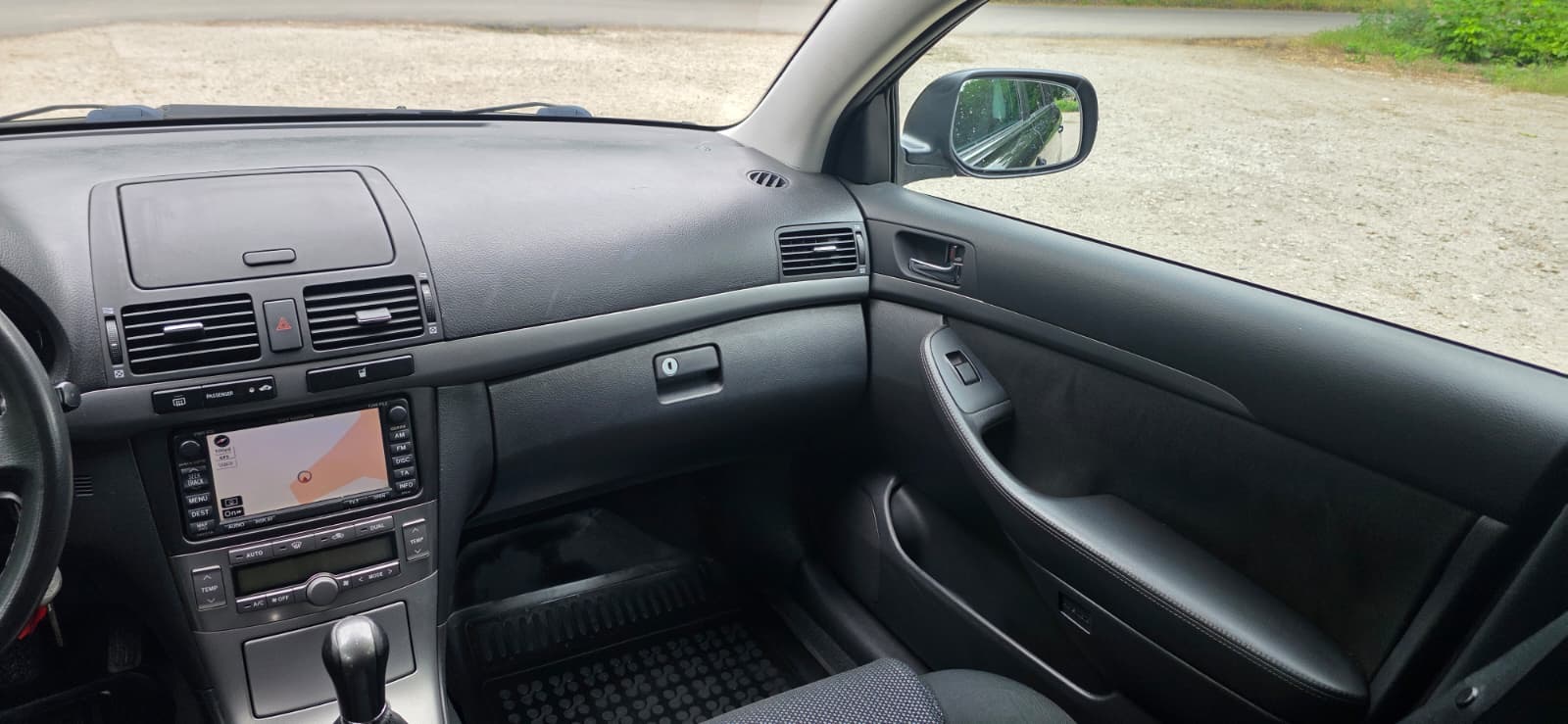
								Toyota Avensis full									