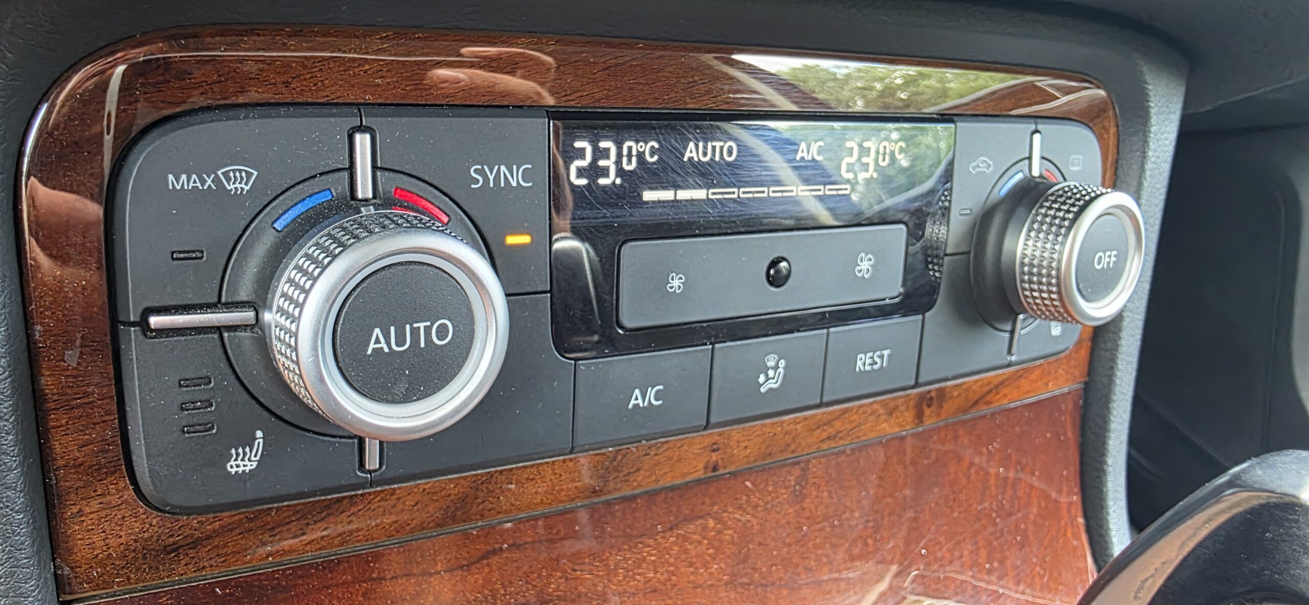 
								Volkswagen Touareg full									