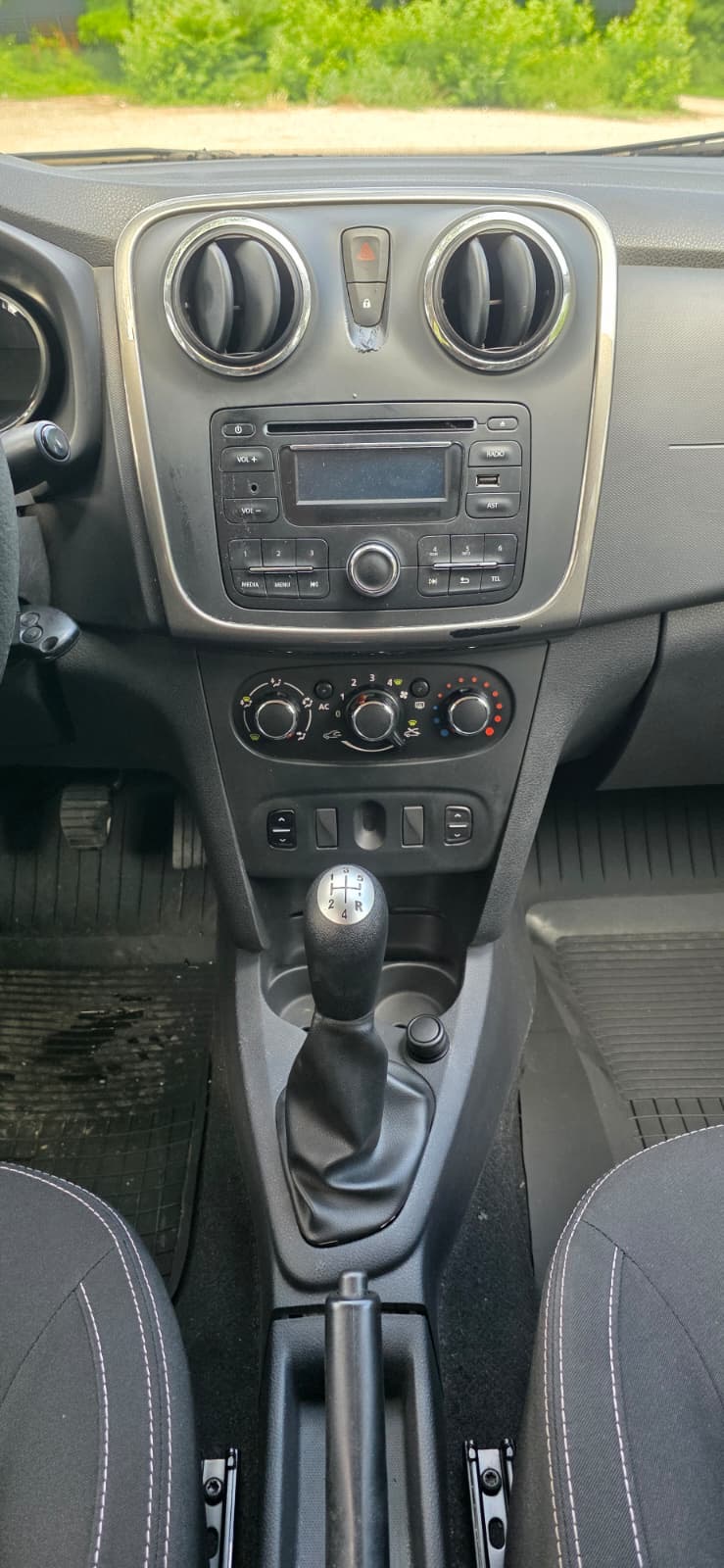 
								Dacia Logan full									