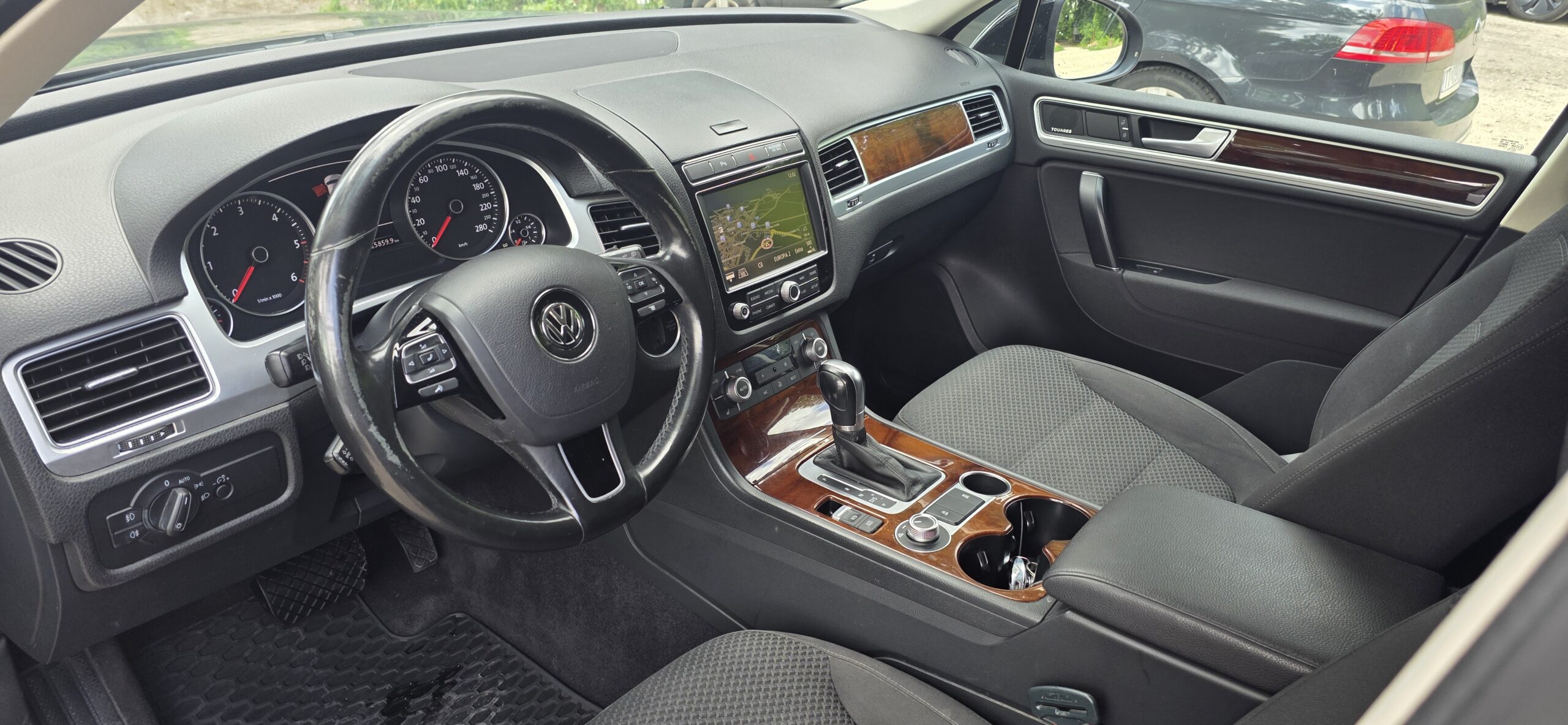 
								Volkswagen Touareg full									