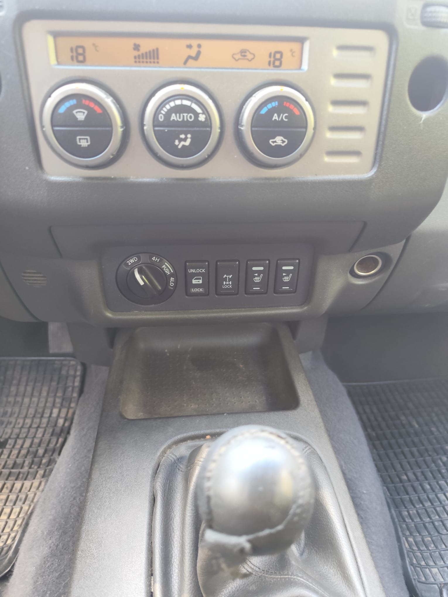 
								Nissan Navara full									