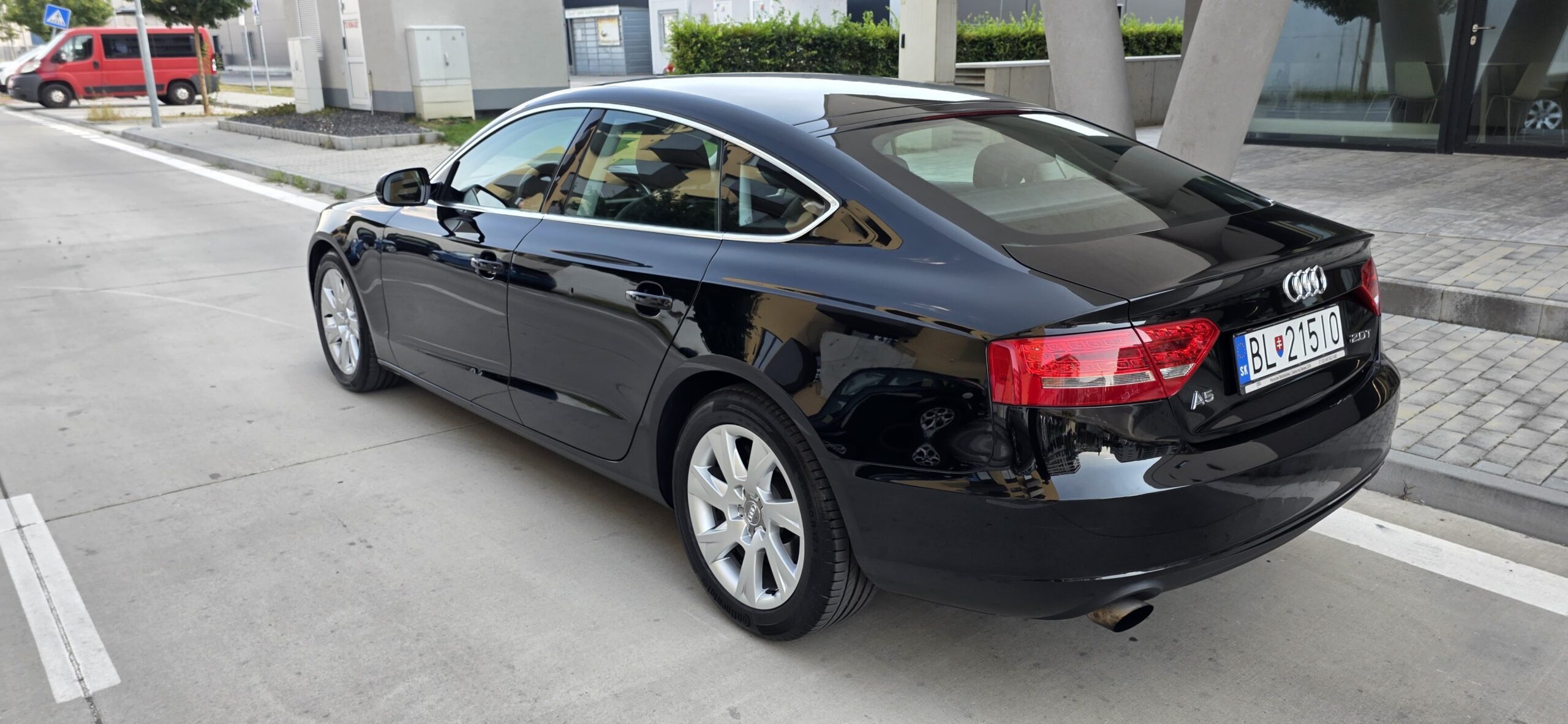 
								Audi A5 Sportback full									