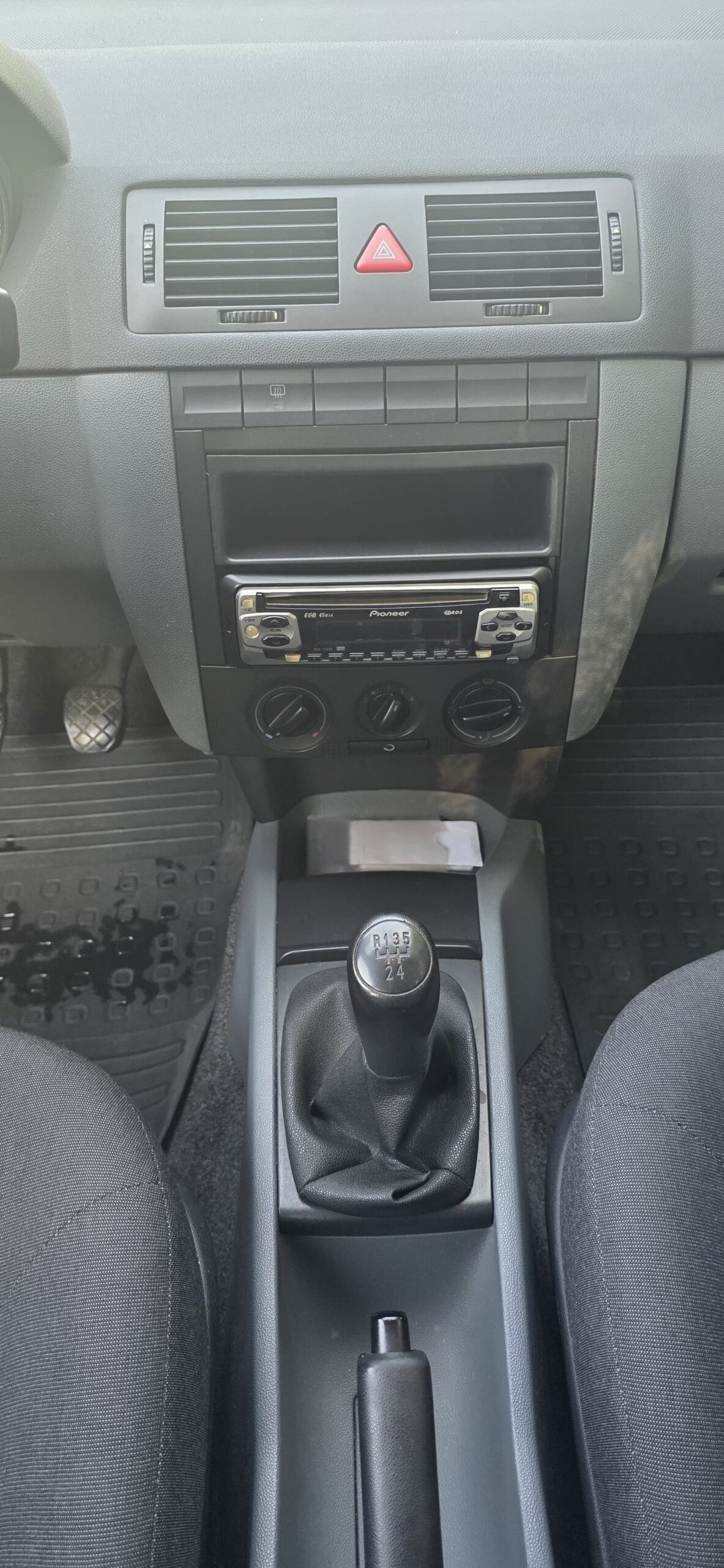 
								Škoda Fabia full									