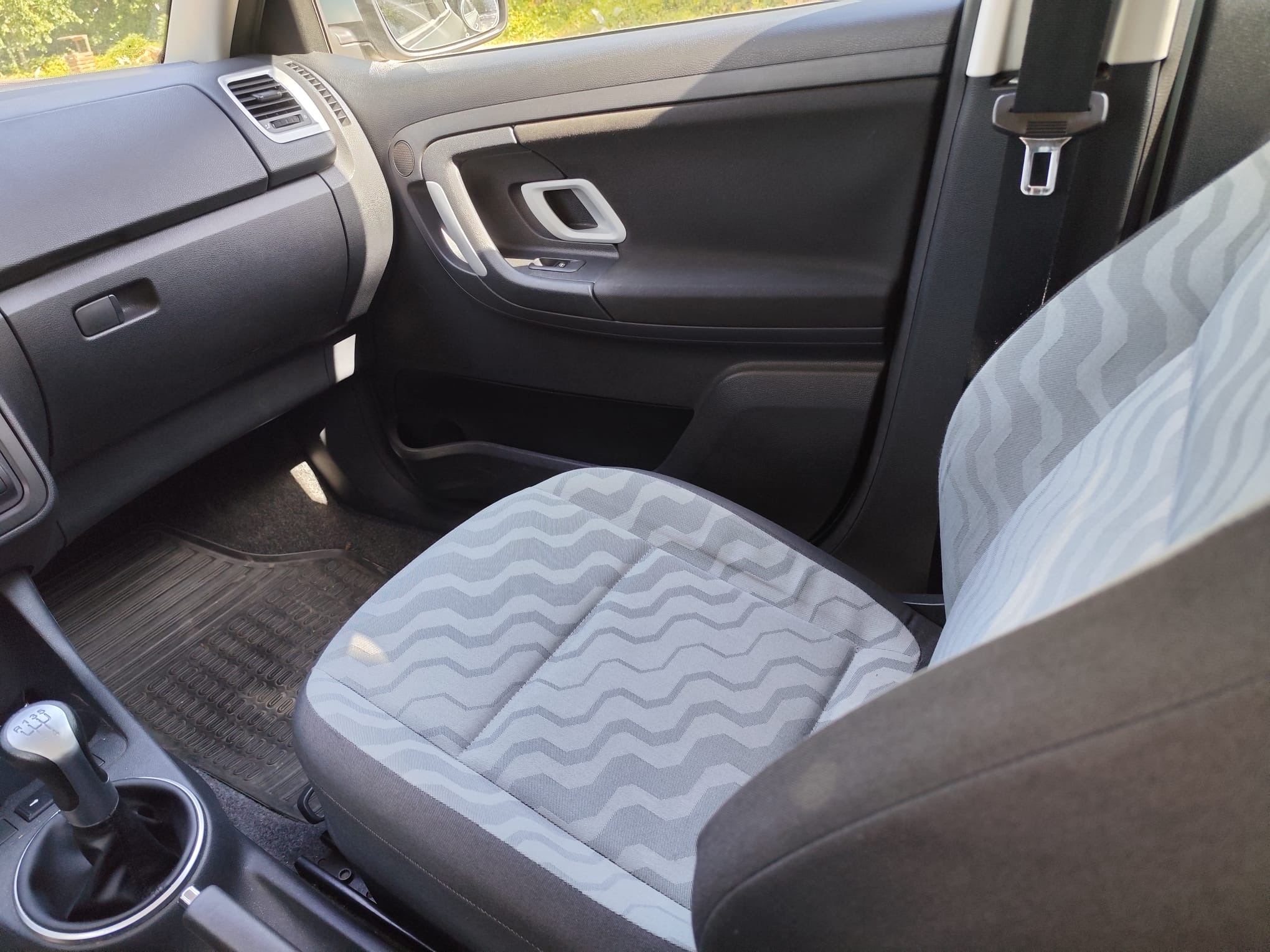
								Škoda Fabia full									