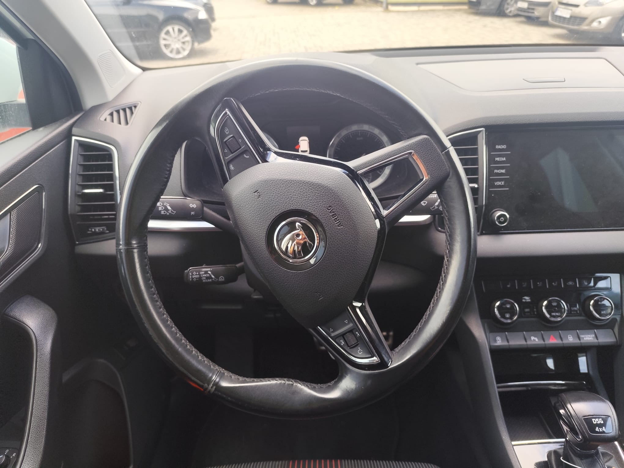 
								Škoda Karoq full									