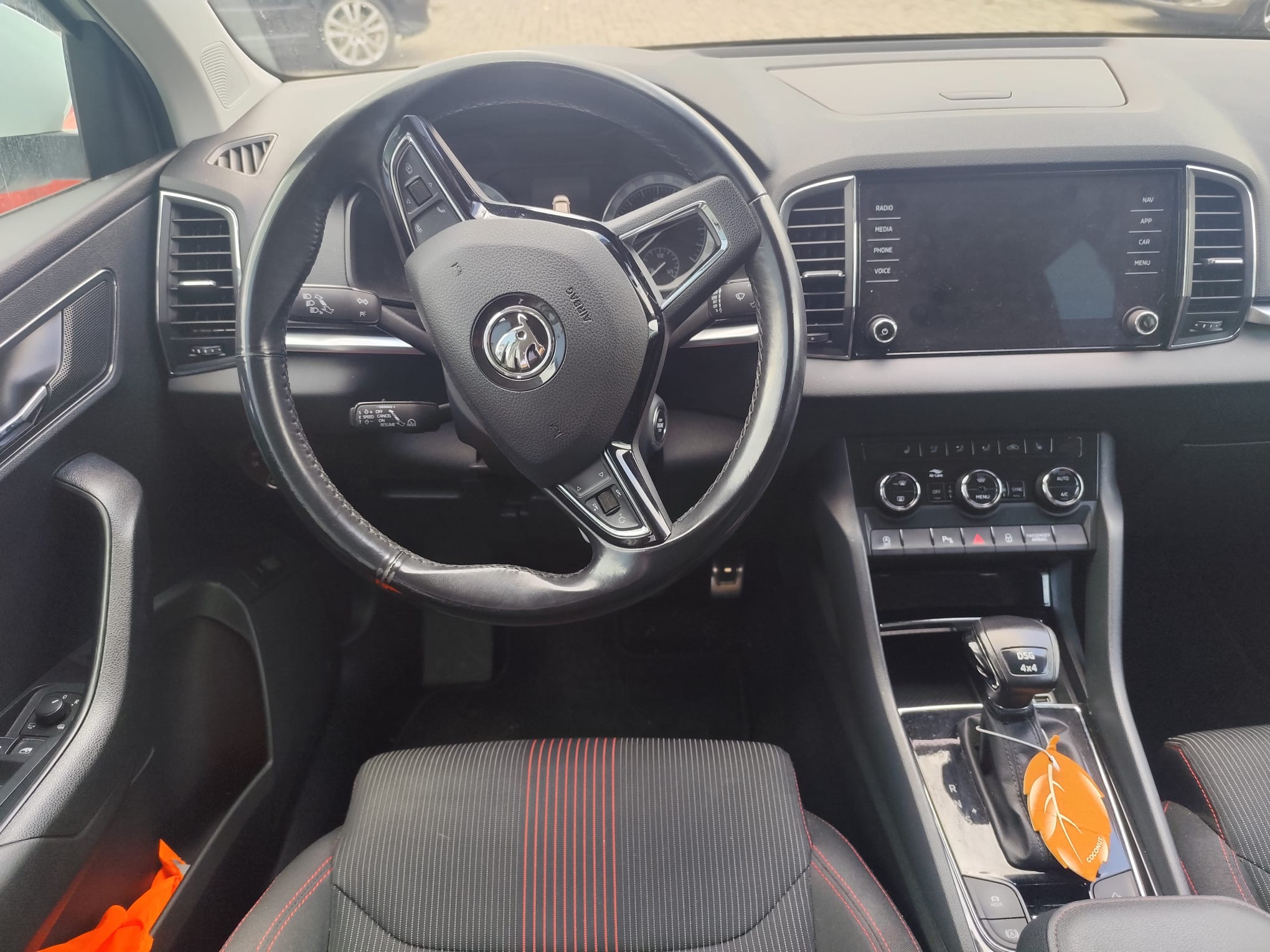 
								Škoda Karoq full									