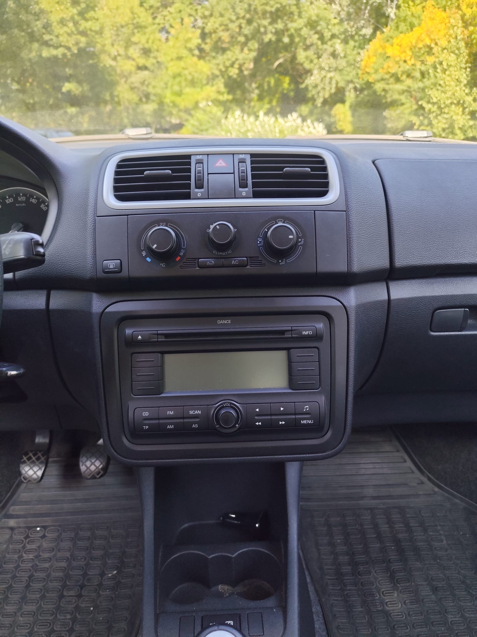 
								Škoda Fabia full									