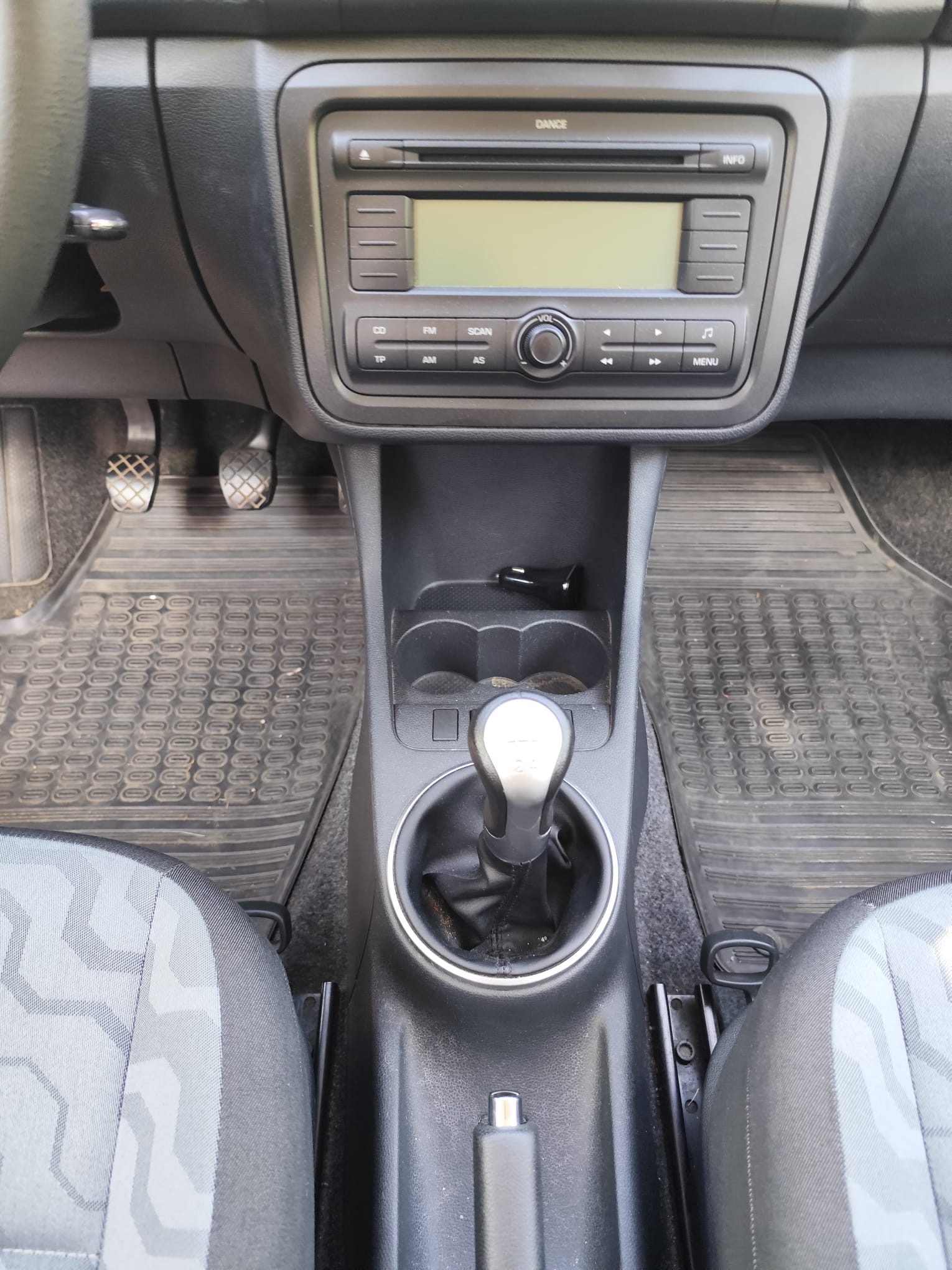 
								Škoda Fabia full									