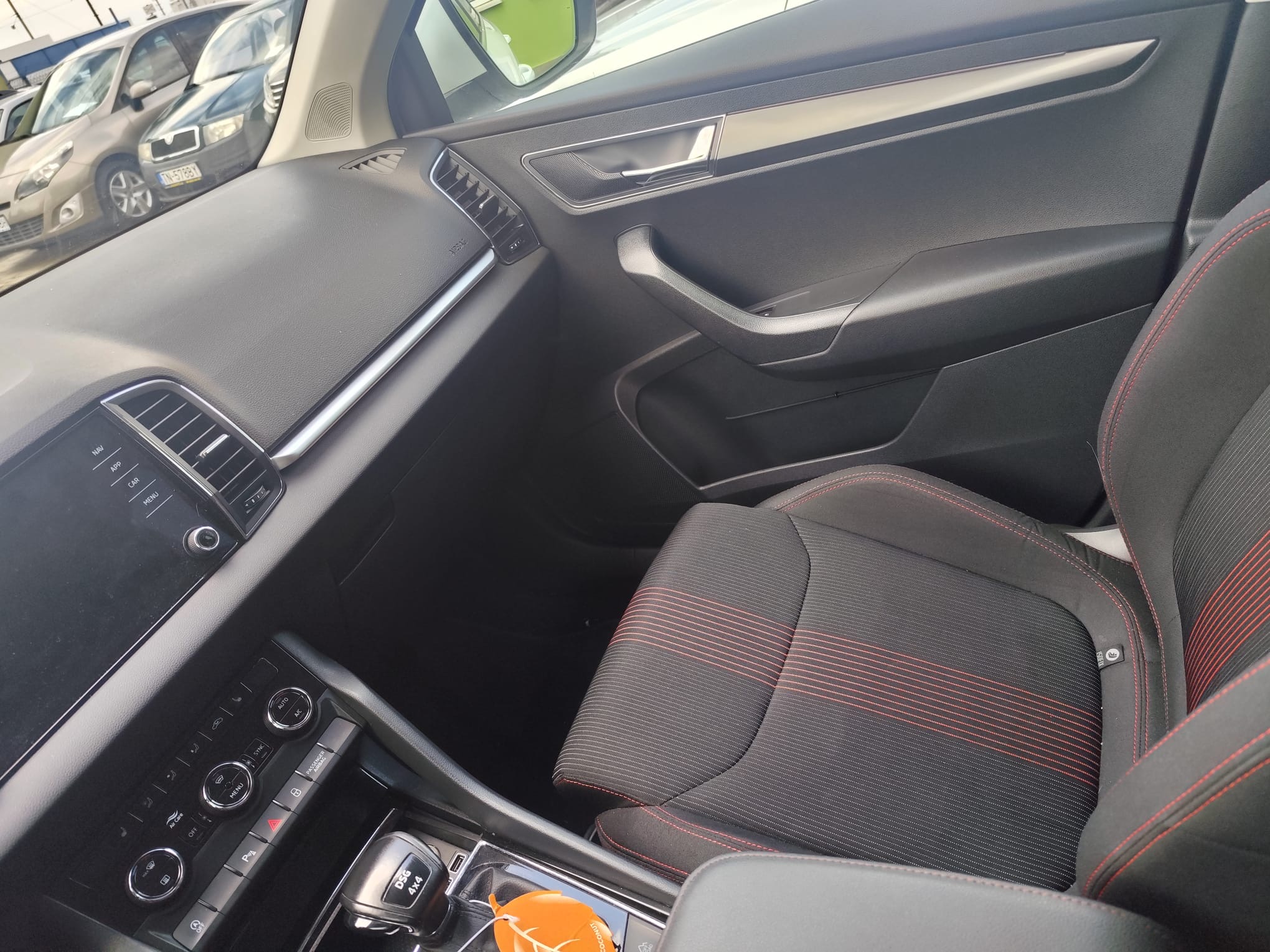 
								Škoda Karoq full									
