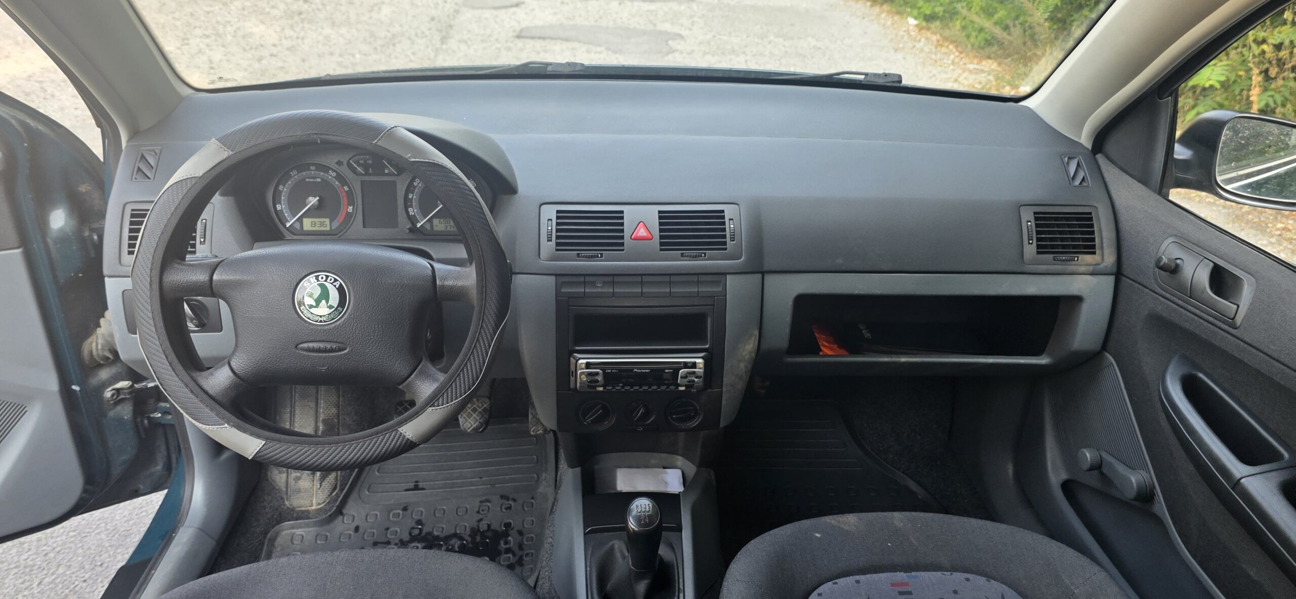 
								Škoda Fabia full									