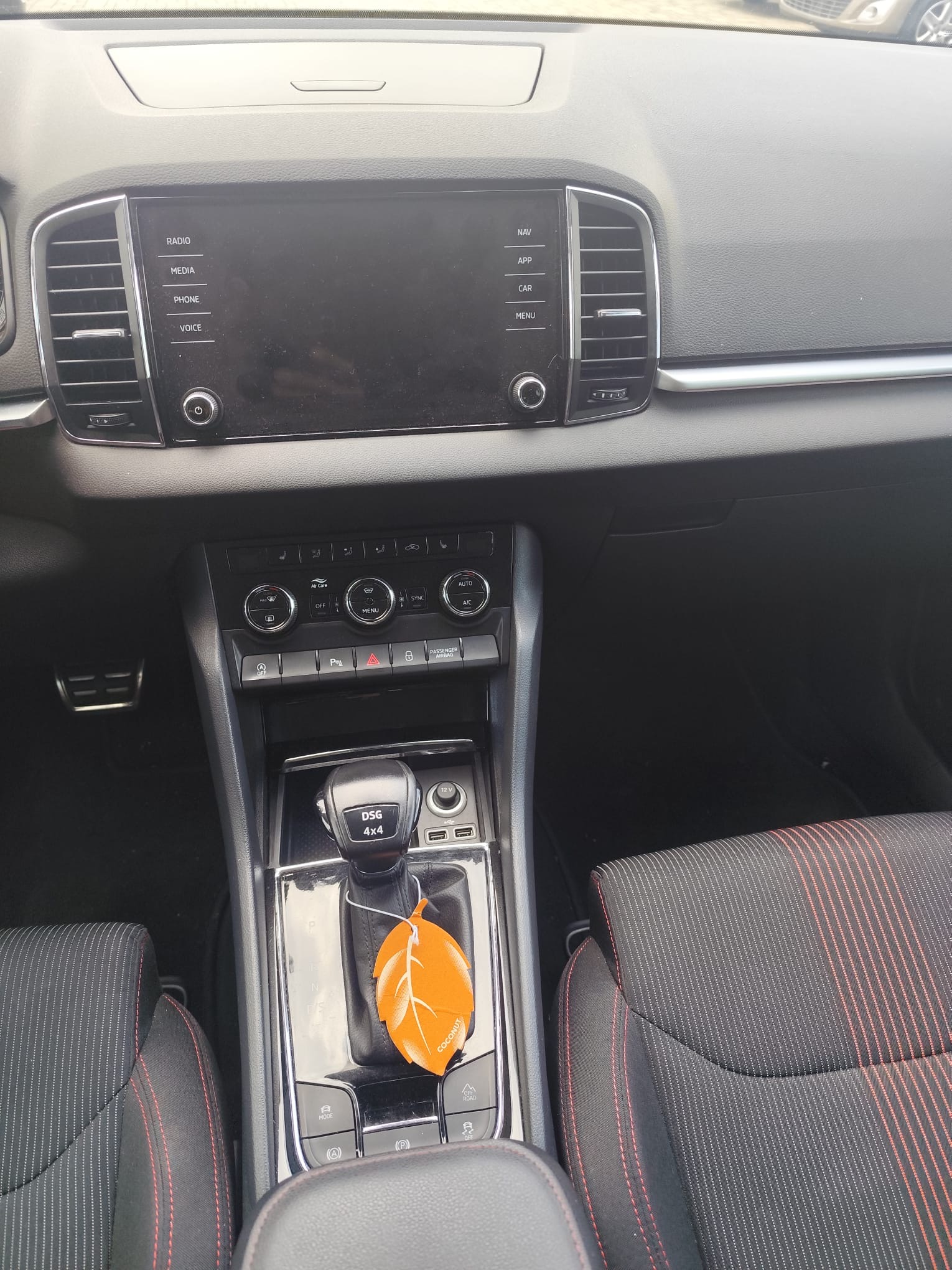 
								Škoda Karoq full									