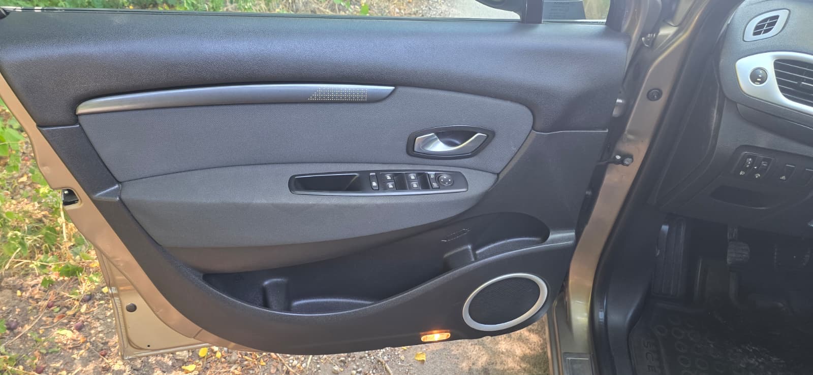 
								Renault Scenic full									
