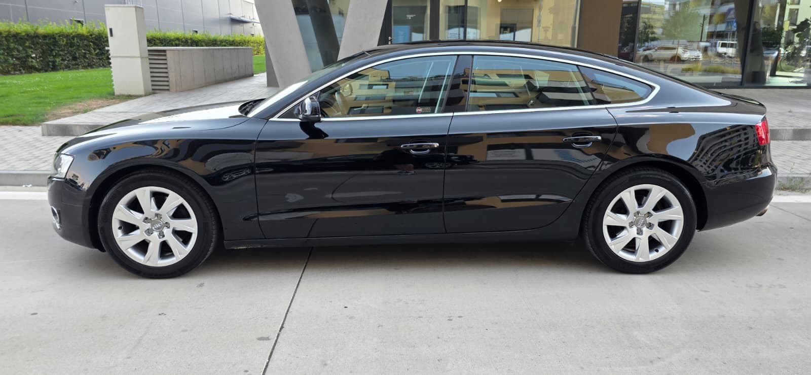 
								Audi A5 Sportback full									