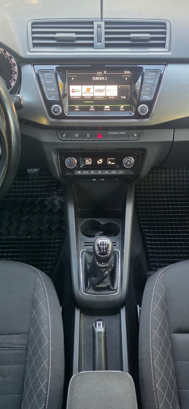 
								Škoda Fabia full									