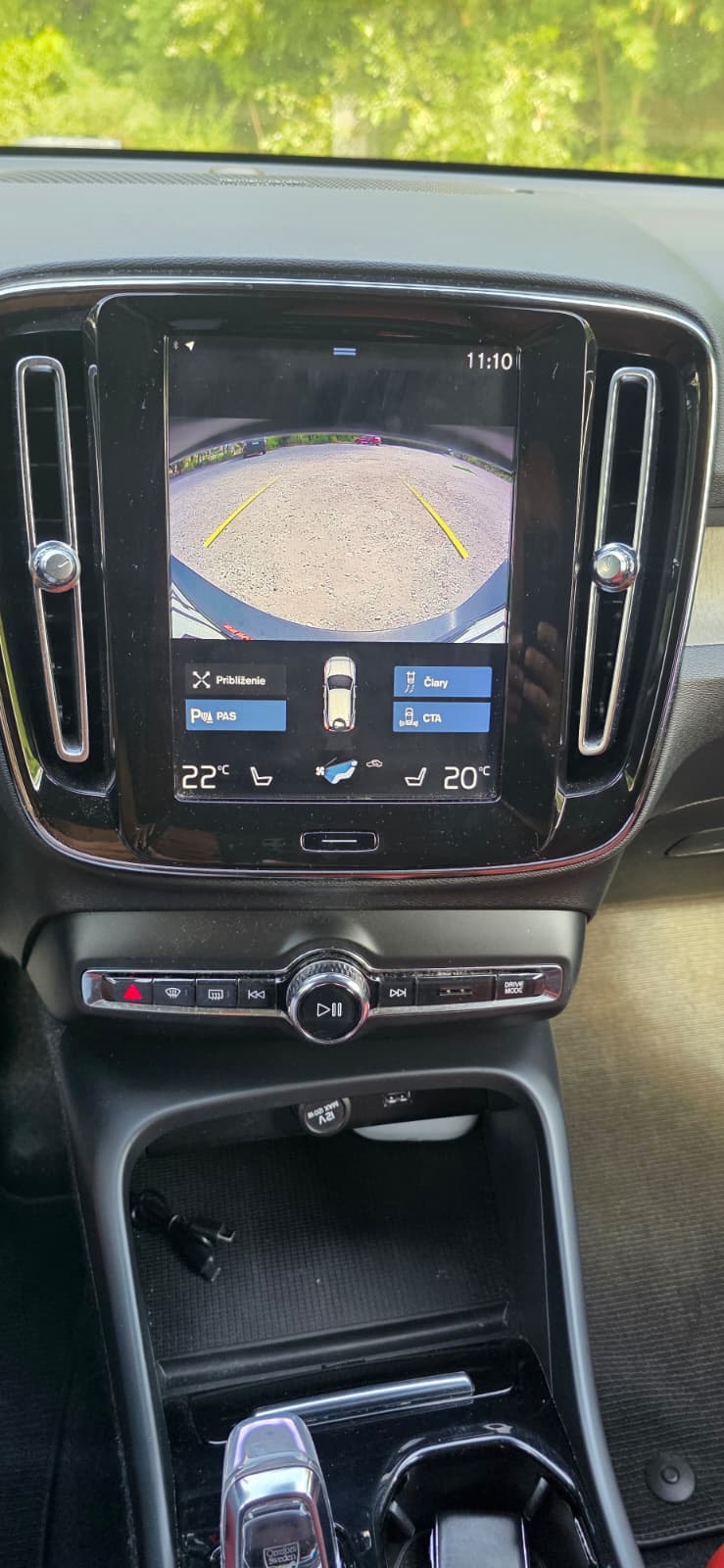 
								Volvo XC40 full									