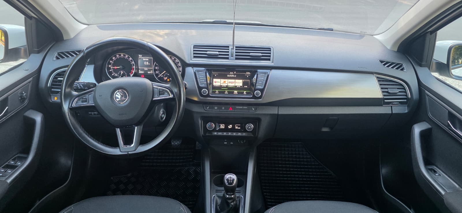 
								Škoda Fabia full									