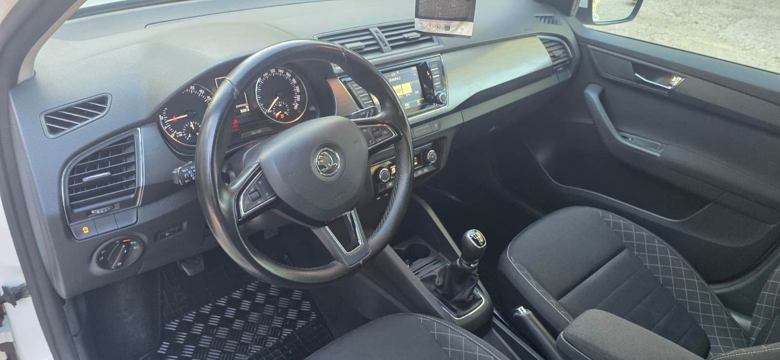 
								Škoda Fabia full									