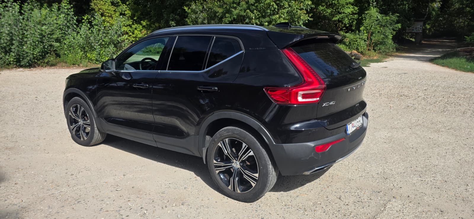 
								Volvo XC40 full									