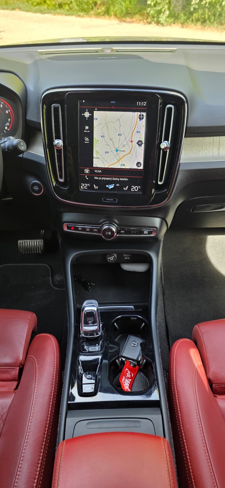 
								Volvo XC40 full									