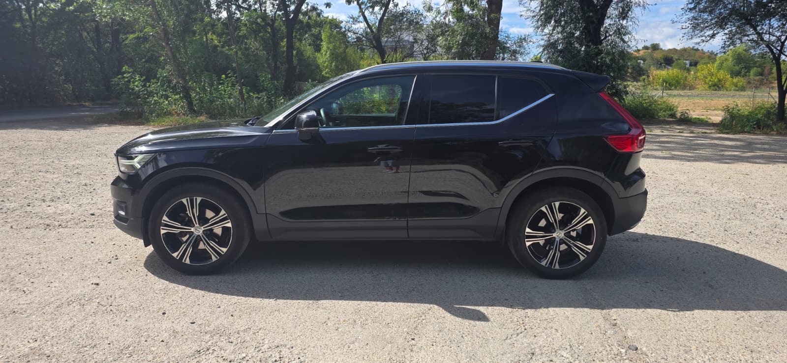 
								Volvo XC40 full									