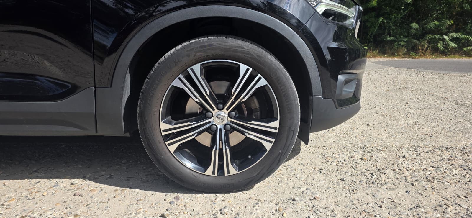 
								Volvo XC40 full									