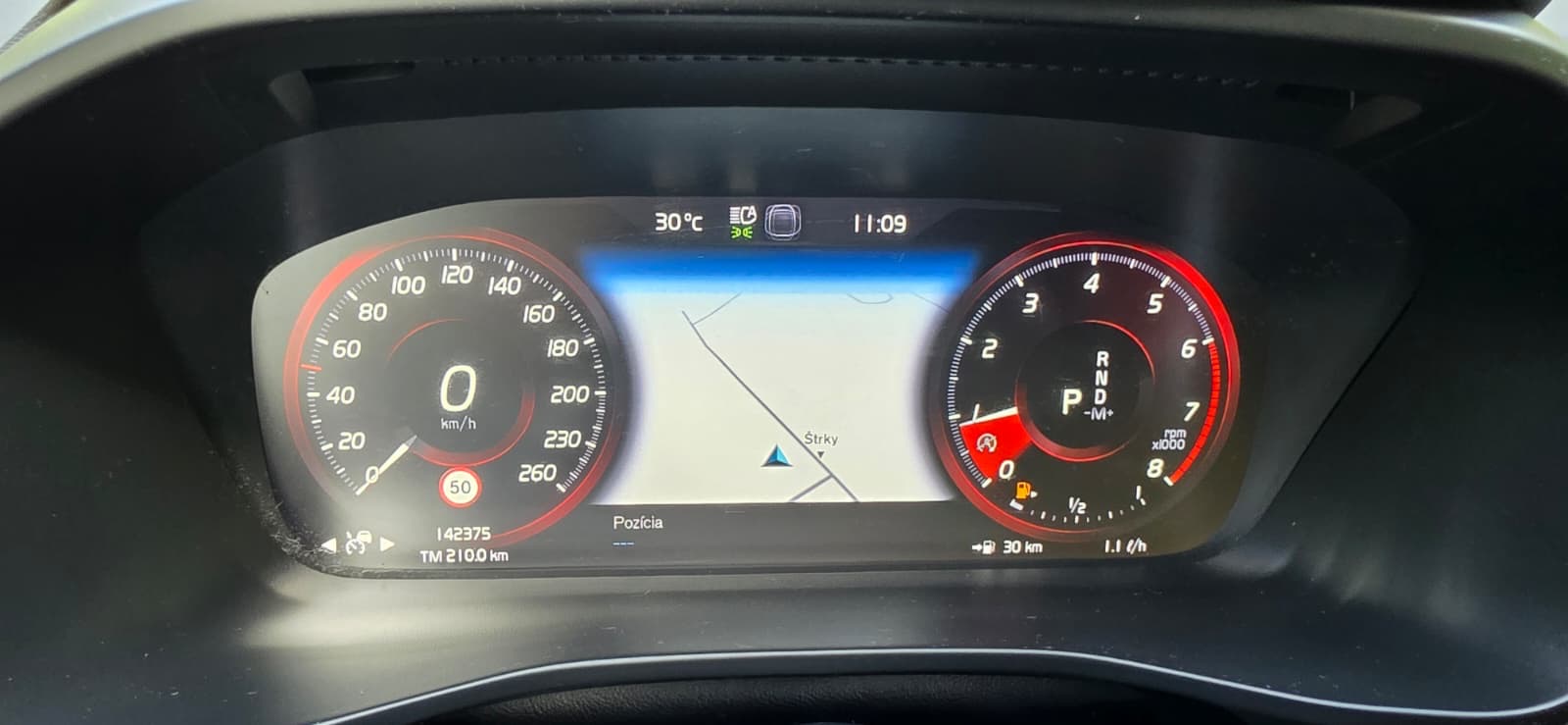 
								Volvo XC40 full									